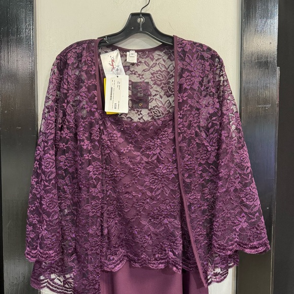 Magic Formals - 2 Piece Suit - Sz Medium - Picture 4 of 7